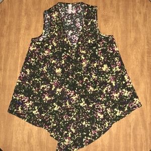 Sz Small Fun & Flowing Summer Shirt